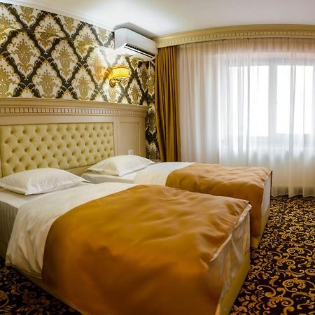 Little Orient Hotel Brăila Buitenkant foto