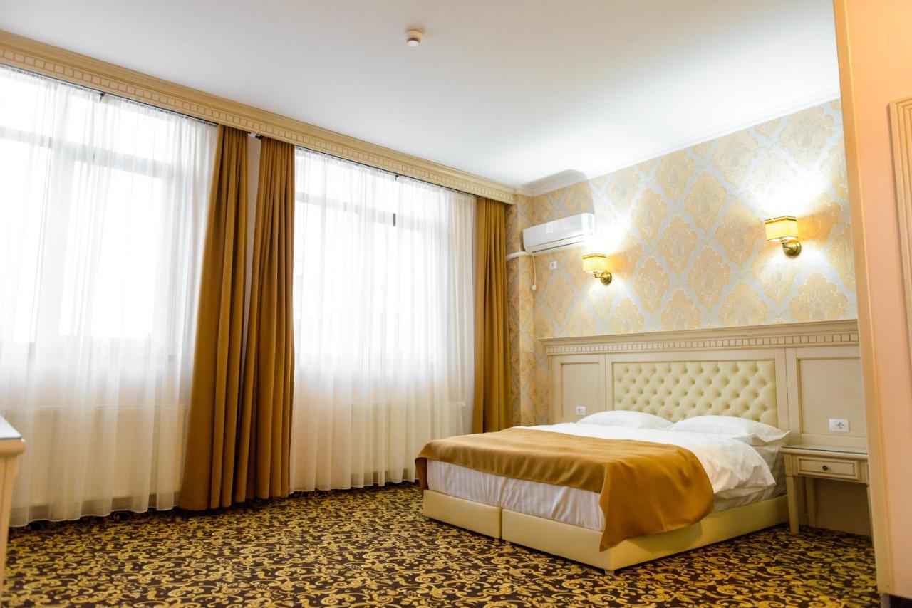 Little Orient Hotel Brăila Buitenkant foto